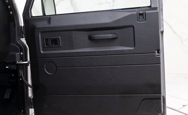 Land Rover Defender 90 Landmark 18