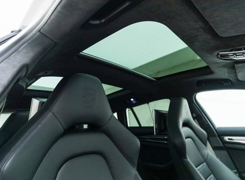 Porsche Panamera Turbo S E-Hybrid Sport Turismo 12