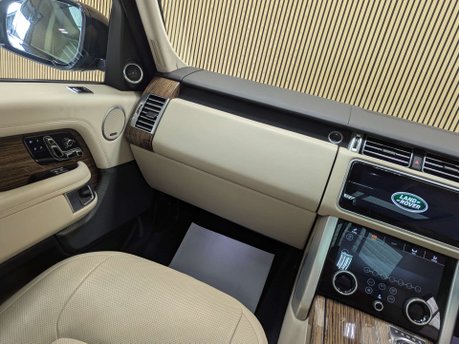 Land Rover Range Rover 3.0 Range Rover Vogue D MHEV Auto 4WD 5dr 50