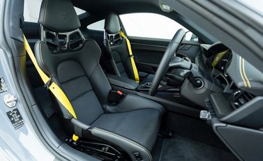 Porsche 911 (992) GT3 Touring 10