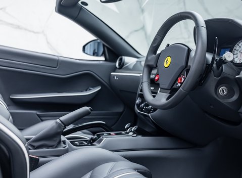 Ferrari 599 SA Aperta 12