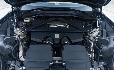 Aston Martin DB12 Volante 43