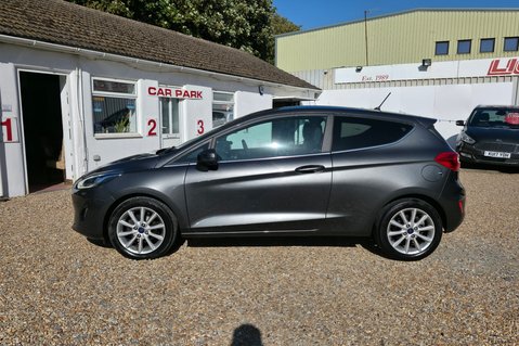 Ford Fiesta TITANIUM.. 1 PREVIOUS KEEPER.. 4 SERVICES.. STUNNING EXAMPLE 4