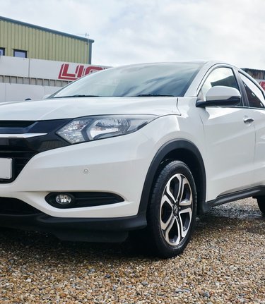 Honda HR-V 1.5 I-VTEC SE LOOK! JUST 49000 MILES! 4 MAIN DEALER SERVICES  3