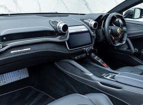 Ferrari GTC4 Lusso V12 22