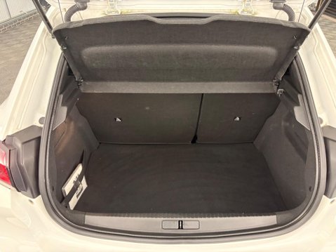 Peugeot 208 1.2 PureTech Allure Premium Euro 6 (s/s) 5dr 34