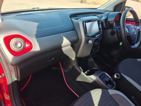 Toyota Aygo VVT-I X-PLAY X-SHIFT 12