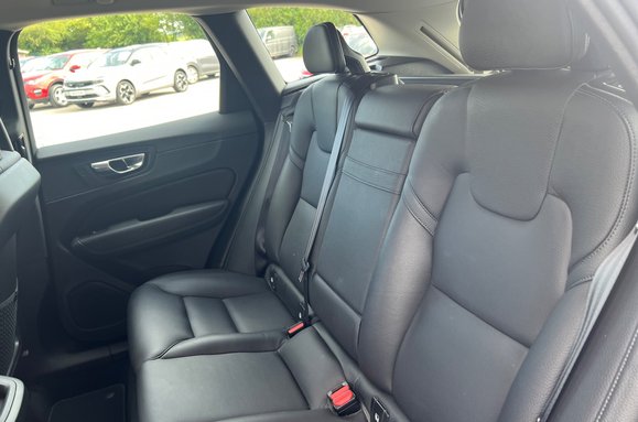 Volvo XC60 D4 MOMENTUM AWD AUTO 32