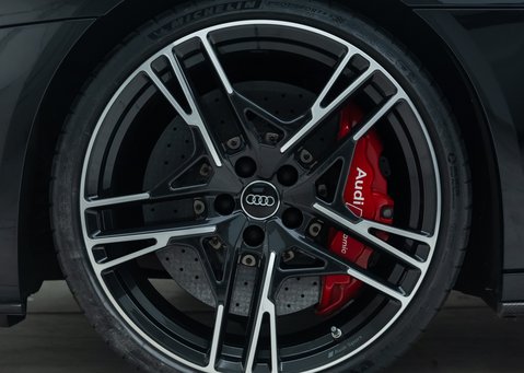 Audi R8 V10 PERFORMANCE CARBON BLACK 