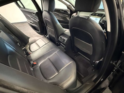 Jaguar XE 2.0 XE Prestige Auto 4dr 39