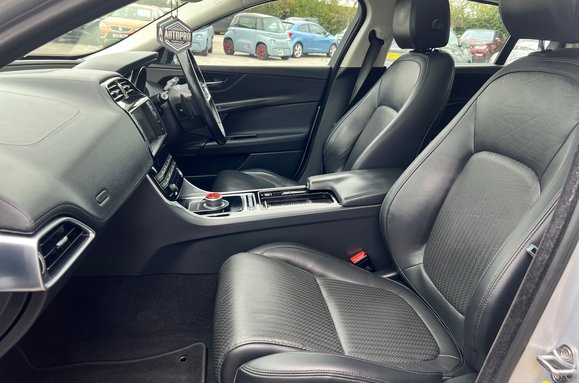 Jaguar XE 2.0 D PORTFOLIO AUTO 30