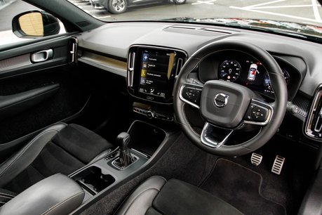 Volvo XC40 T3 R-DESIGN