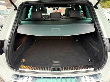 Volkswagen Touareg 3.0 TDI V6 BlueMotion Tech R-Line Tiptronic 4WD Euro 6 (s/s) 5dr 28