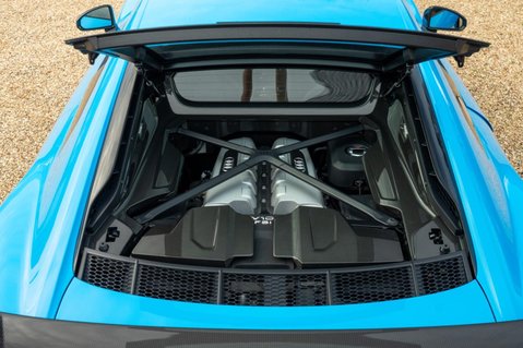 Audi R8 5.2 FSI V10 Performance Carbon Black Coupe 2dr Petrol S Tronic quattro Euro 33