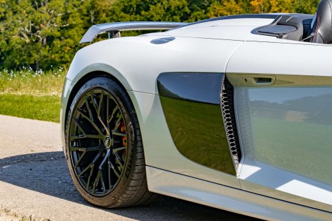 Audi R8 5.2 R8 Spyder Quattro V10 Semi-Auto 4WD 2dr 18
