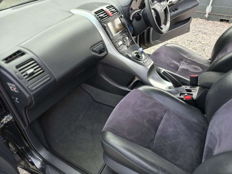 Toyota Auris 1.8 VVT-h T Spirit Hatchback 5dr Petrol Hybrid CVT Euro 5 (s/s) (136 ps) 35