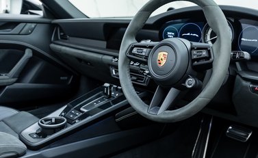 Porsche 911 Carrera GTS Cabriolet (992) 13
