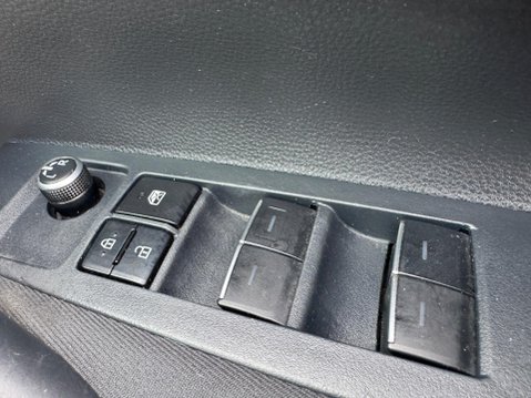 Toyota Corolla 1.8 VVT-h Icon Tech Touring Sports CVT Euro 6 (s/s) 5dr 38