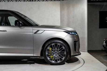 Land Rover Range Rover SV EDITION ONE. FULL SATIN PPF. CARBON CERAMIC BRAKES. SLIDING PANO ROOF. 10