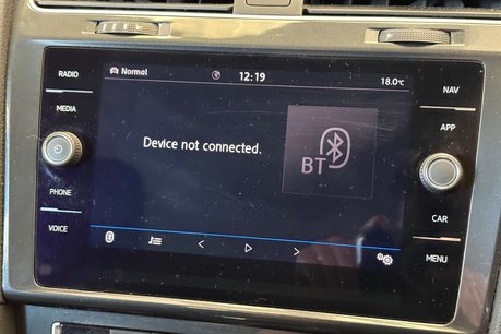 Volkswagen Golf 35.8kWh e-Golf Hatchback 5dr Electric Auto (136 ps) 36