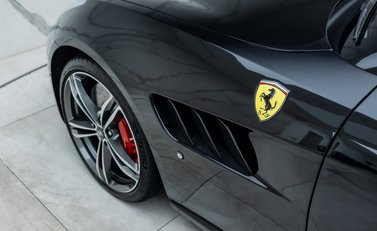 Ferrari GTC4 Lusso V12 34