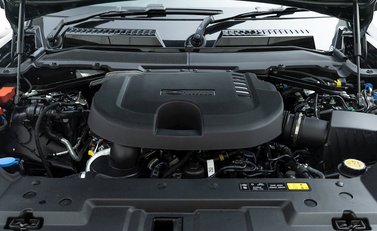 Land Rover Defender 110 D300 Hard Top X-Dynamic HSE 28