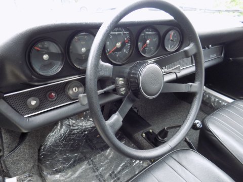 Porsche 911 T 2.2 LWB - LHD COUPE 27