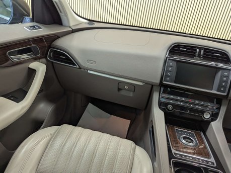 Jaguar F-Pace 2.0 F-PACE Portfolio AWD D Auto 4WD 5dr 52