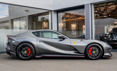 Ferrari 812 Competizione 2
