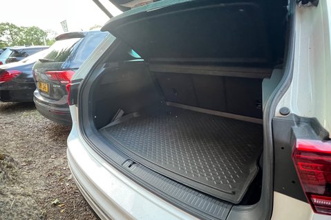 Volkswagen Tiguan R LINE TDI BMT 4MOTION DSG - PAN ROOF -2 OWNERS - 10 SERVICES 11