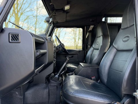 Land Rover Defender 2.2 Defender 90 XS Hard Top TD 4WD 36