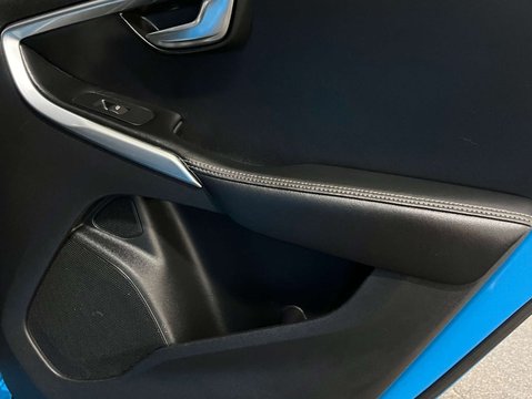 Volvo V40 2.0 V40 R-Design Nav D3 Auto 5dr 22