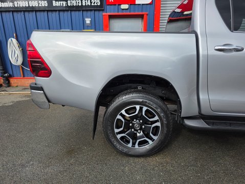 Toyota Hilux INVINCIBLE 4WD D-4D DCB AUTO 10
