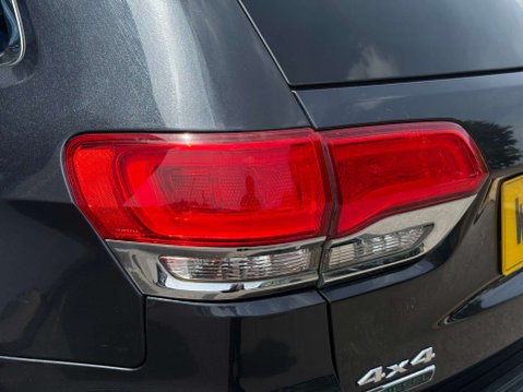 Jeep Grand Cherokee 3.0 V6 CRD Limited SUV 5dr Diesel Auto 4WD Euro 5 (247 bhp) 35