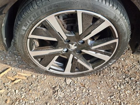 Peugeot 208 PURETECH ALLURE S/S 13