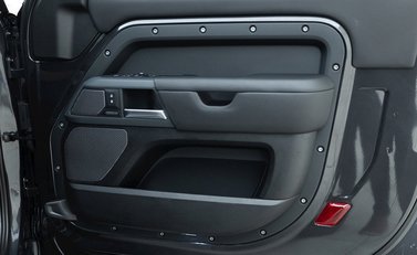 Land Rover Defender 90 X D300 18