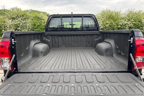 Toyota Hilux Active ECB 4WD D-4D Pickup 11