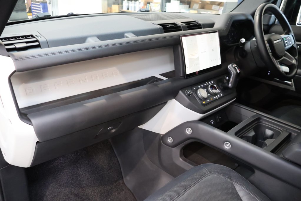 Land Rover Defender 110 2023 D300 HARD TOP X-DYNAMIC  21