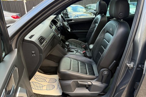 Volkswagen Tiguan R-LINE TDI BMT 4MOTION DSG -RARE LEATHER -DYNAUDIO -TOWBAR -APPLE CARPLAY  4