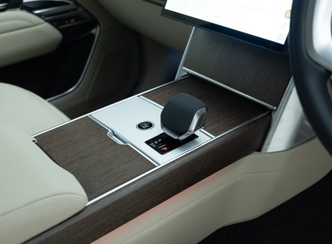 Land Rover Range Rover P460e SE 21