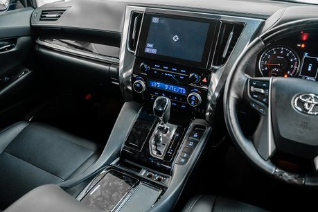 Toyota Alphard 2.5 MPV 2.5 SUV Automatic Petrol 39