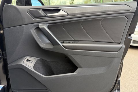 Volkswagen Tiguan R-LINE TDI DSG - RARE LEATHER INTERIOR - APPLE CAR PLAY -CAMERA 38