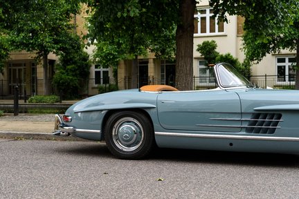 Mercedes-Benz SL 300 Roadster 16