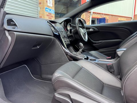 Vauxhall Astra GTC 2.0T VXR Euro 6 (s/s) 3dr 37