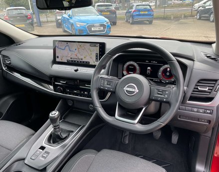 Nissan Qashqai 1.3 Qashqai N-Connecta DiG-T MHEV 5dr 17