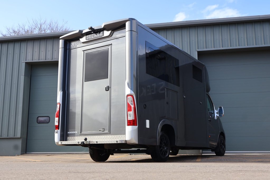 Renault Master 3.5 ton Coach Built Freddie Gover Horsebox with uprated suspension alloys  8