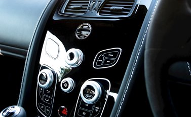 Aston Martin V12 Vantage S Roadster 19