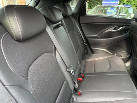 Hyundai i30 1.6 CRDi Blue Drive Premium Euro 6 (s/s) 5dr 30