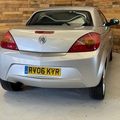 Vauxhall Tigra 1.4i 16v Exclusiv Convertible 2dr Petrol Manual (a/c) (146 g/km, 89 bhp) 4