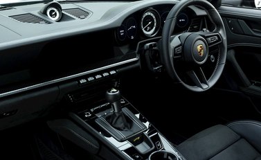 Porsche 911 (992) GT3 12